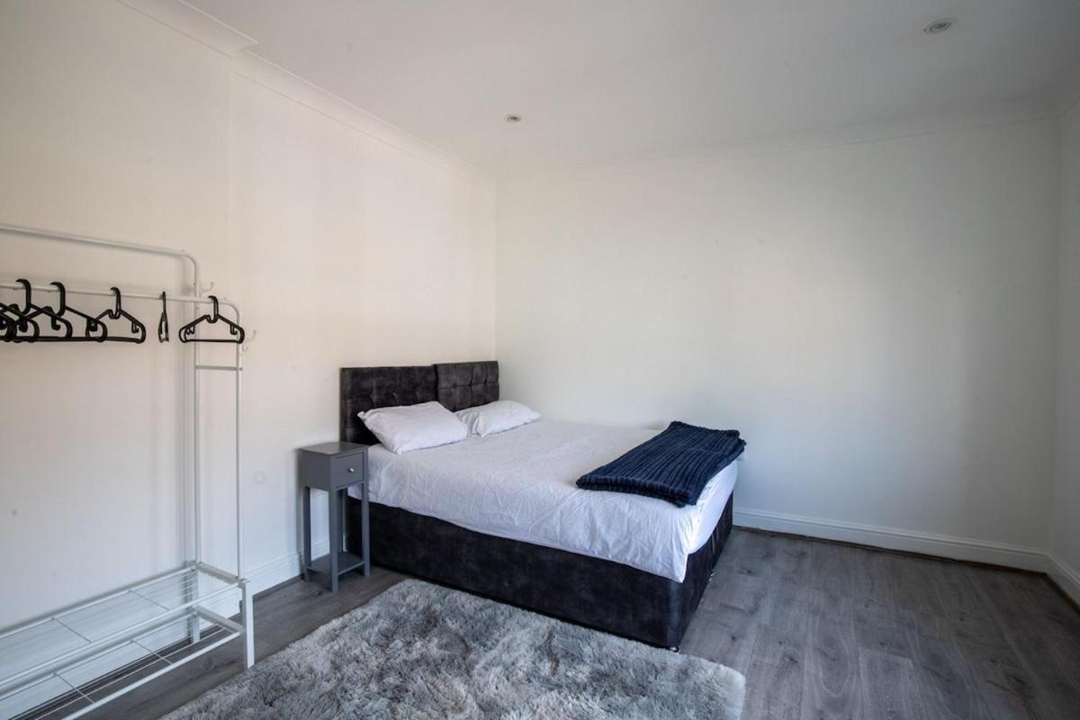 Brick Lane Modern 2 Bedroom Apartment, Up To 6 Apartment
