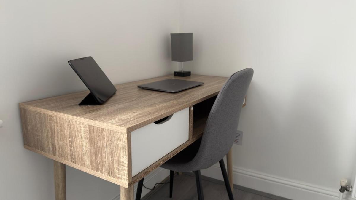 Brick Lane Modern 2 Bedroom Apartment, Up To 6 Apartment