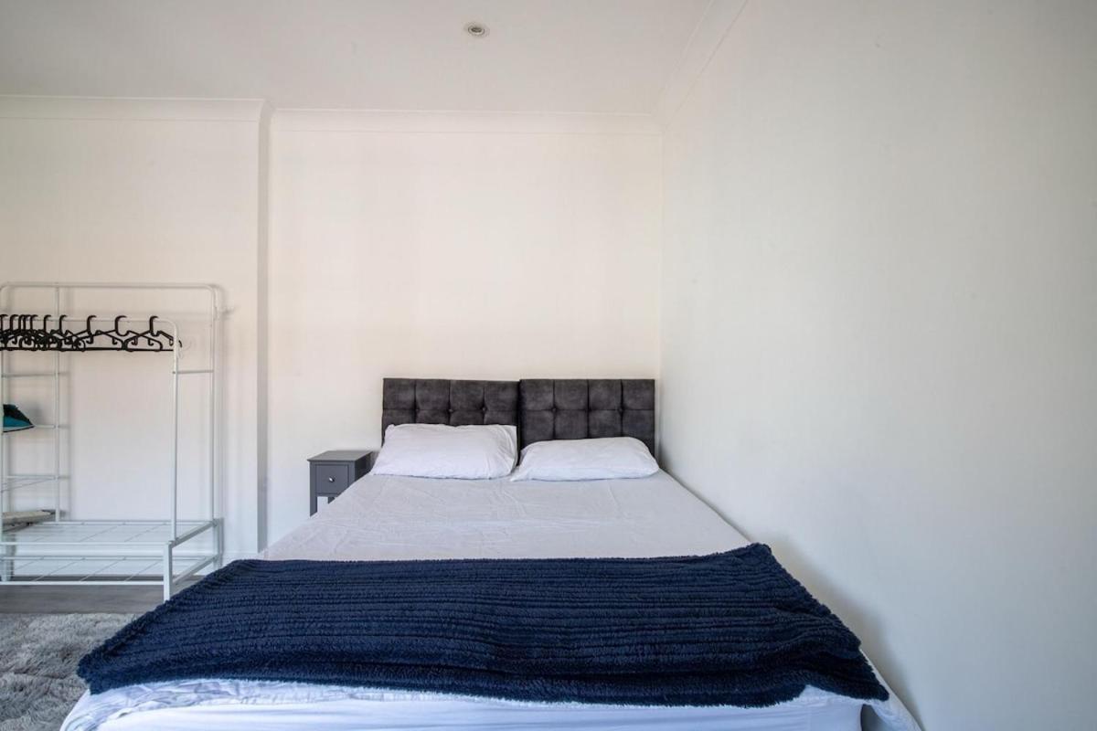 Brick Lane Modern 2 Bedroom Apartment, Up To 6 Apartment